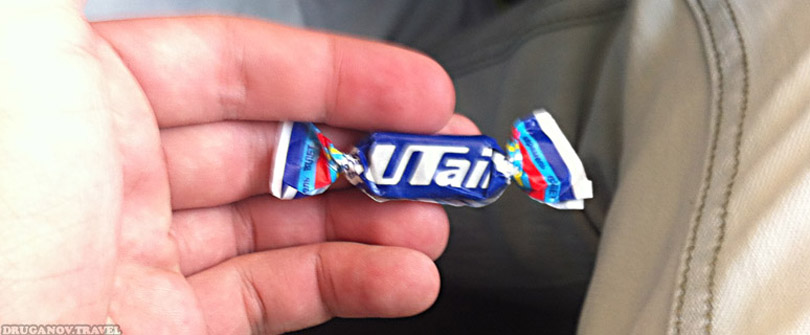 Авиакомпания UTair конфетки на борту