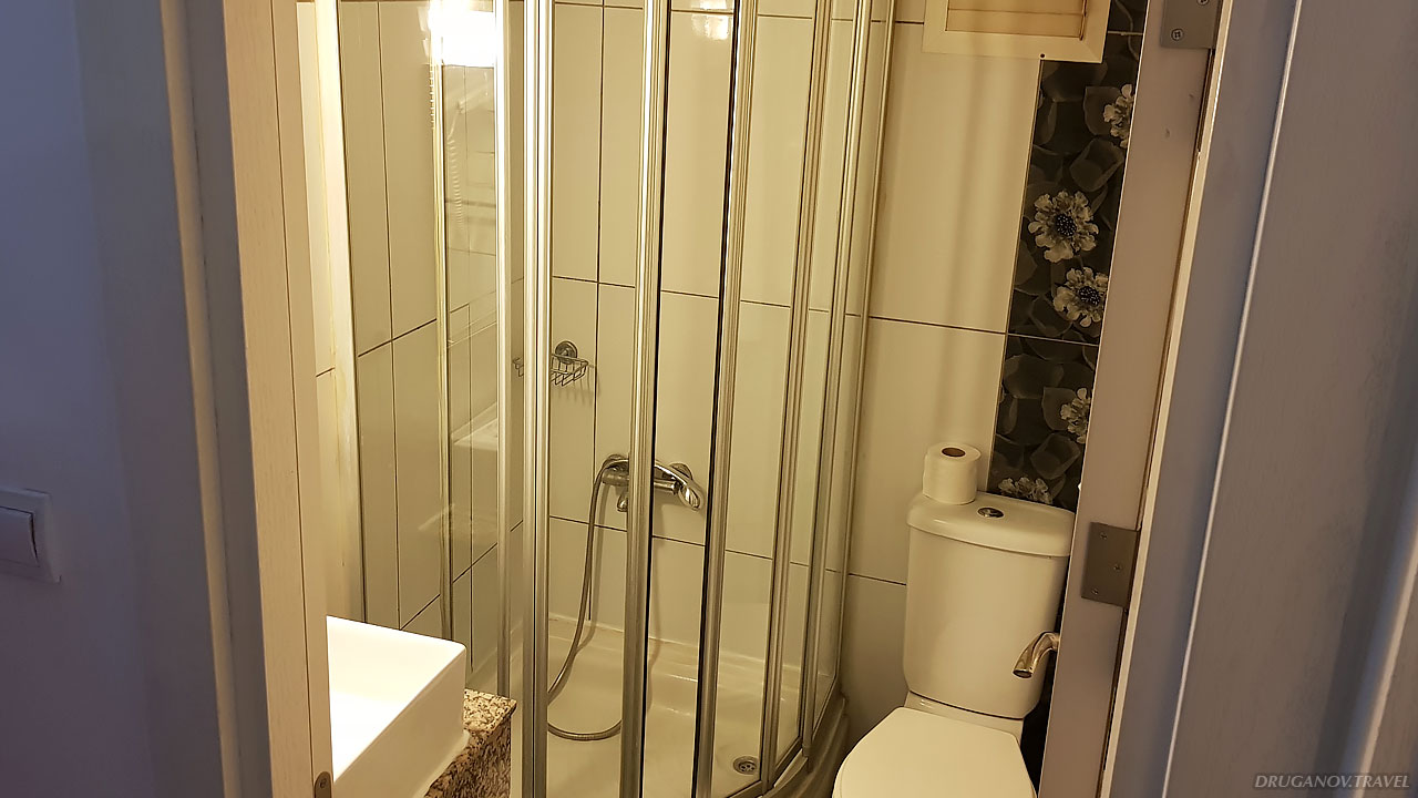 Atalla Hotel ванная комната и душ
