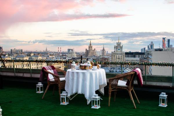 романтический рассвет на крыше в Москве